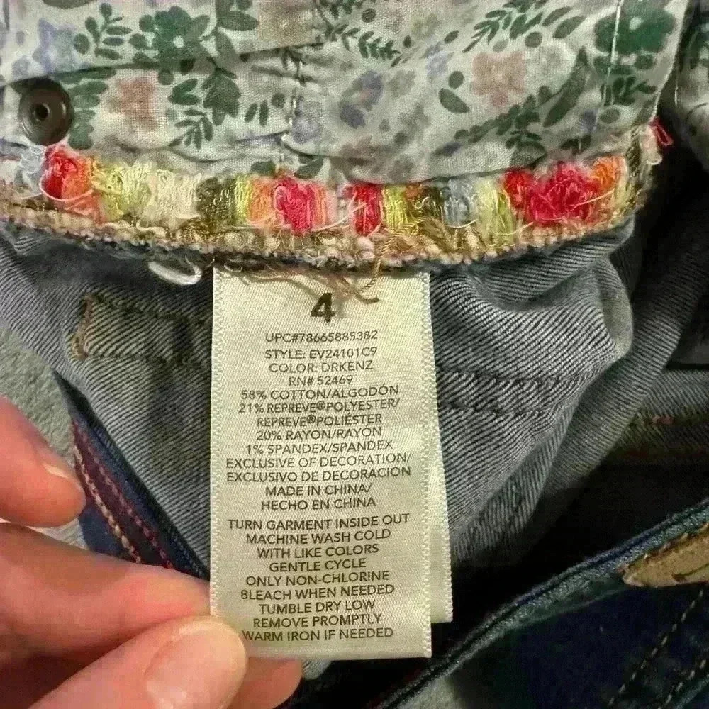 Women’s EV1 Jean Shorts - Picture 7 of 7
